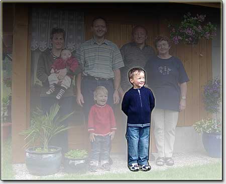 Familie Emmenegger Gruppenbild mit akt. Person hell
